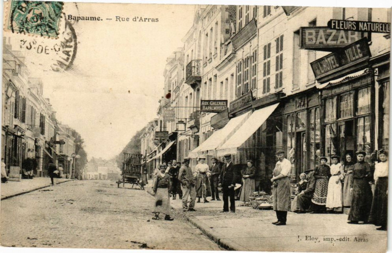 Carte postale ancienne Bapaume - Rue d'Arras à Bapaume