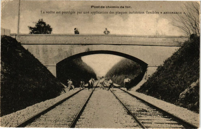 Carte postale ancienne Pont de chemin de fer.La voute est protégée par une application .