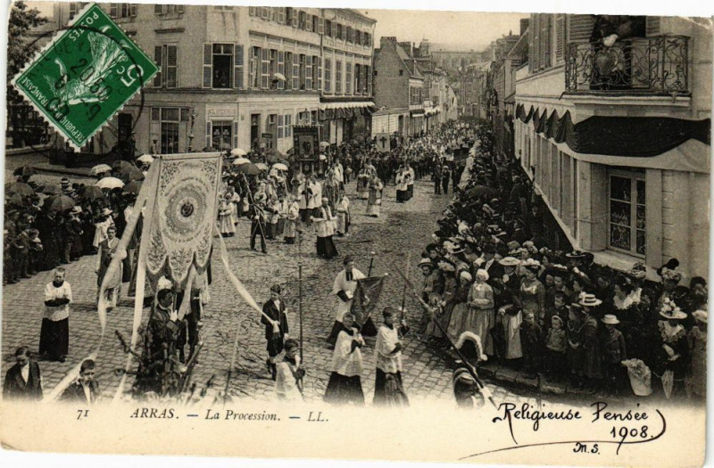 Carte postale ancienne Arras - La Procession à Arras