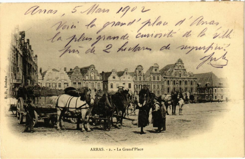 Carte postale ancienne Arras - La Grand'Place à Arras