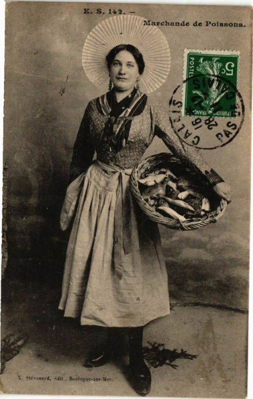 Carte postale ancienne Marchande de poissons