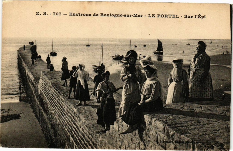 Carte postale ancienne Le Portel - Sur l'epl au Portel