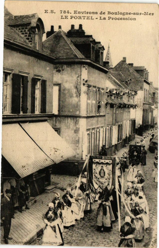 Carte postale ancienne Le Portel - La procession au Portel