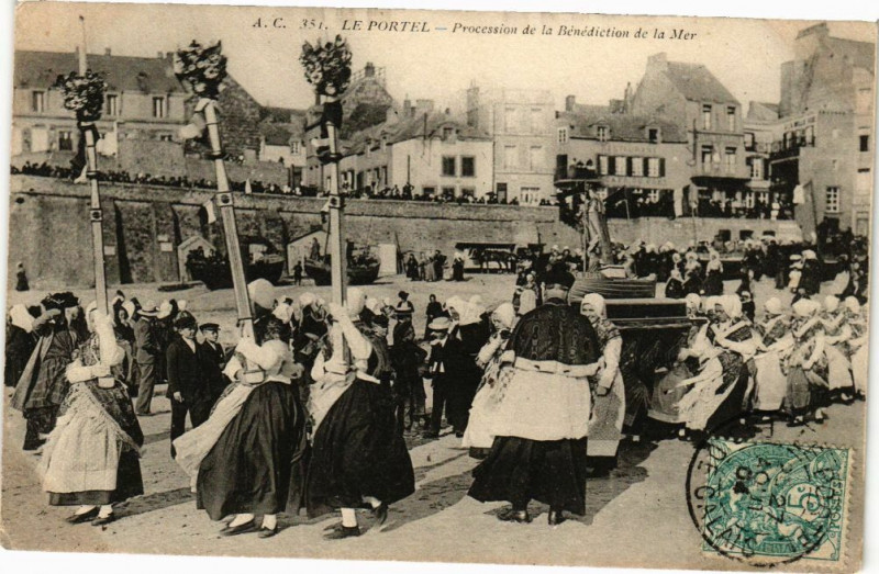 Carte postale ancienne Le Portel - Processions de la benediction de la mer au Portel