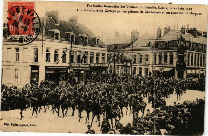 Carte postale ancienne Funérailles nationales victimes du pluviose a Calais à Calais