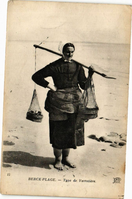 Carte postale ancienne Berck-Plage - Type de Verrotiére à Berck