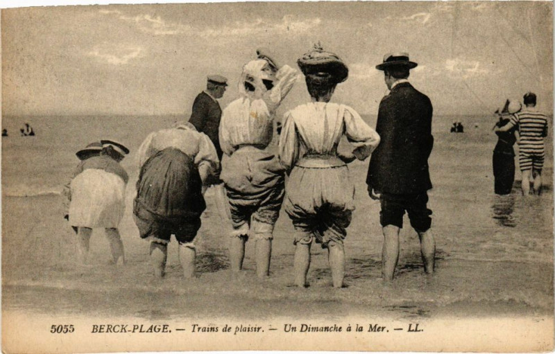 Carte postale ancienne Berck-Plage - Trains de plaisier - Un Dimanche a la Mer à Berck