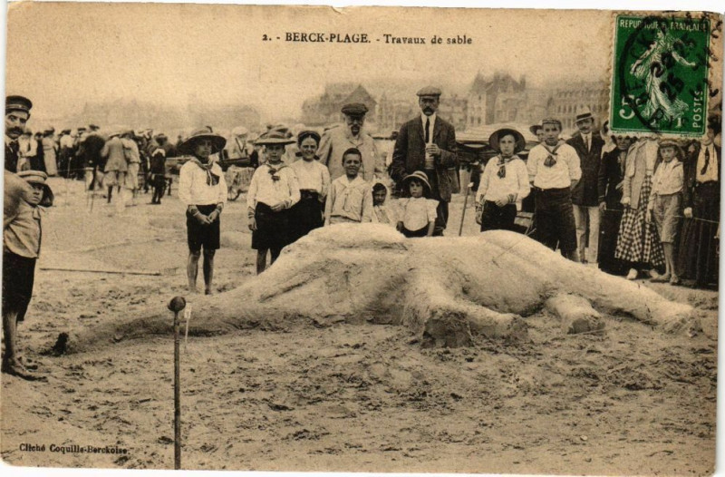 Carte postale ancienne Berck-Plage - Travaux de sable à Berck