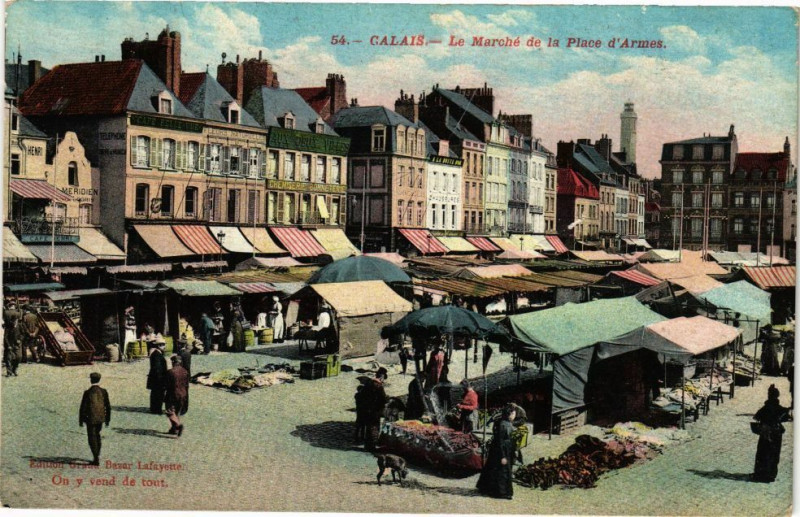 Carte postale ancienne Calais - Le Marché de la place d'armes à Calais