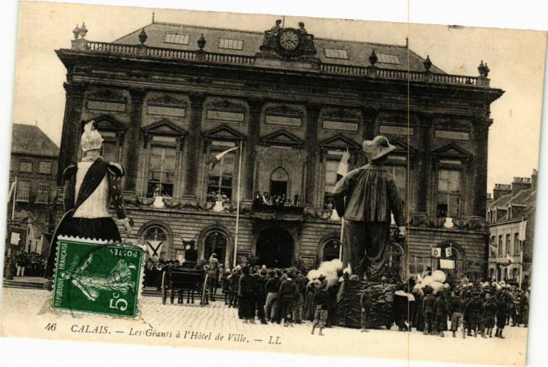 Carte postale ancienne Calais - Les geants a l'hotel de ville à Calais