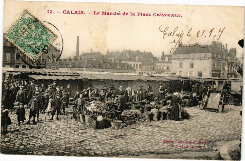 Carte postale ancienne Calais - Le Marché de la place crevecoeur à Calais
