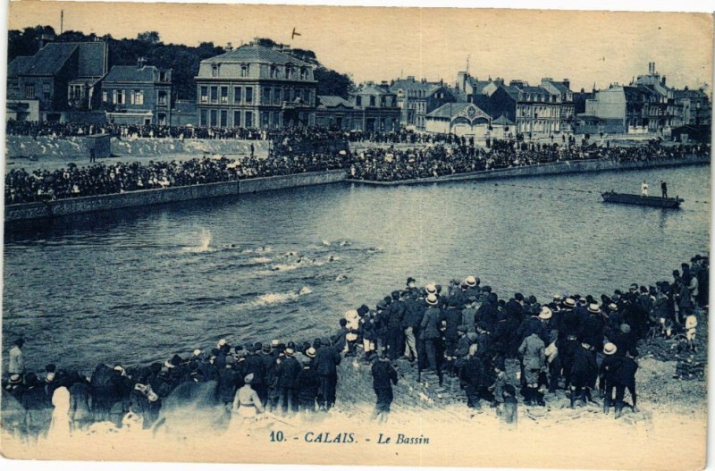 Carte postale ancienne Calais - Le bassin à Calais