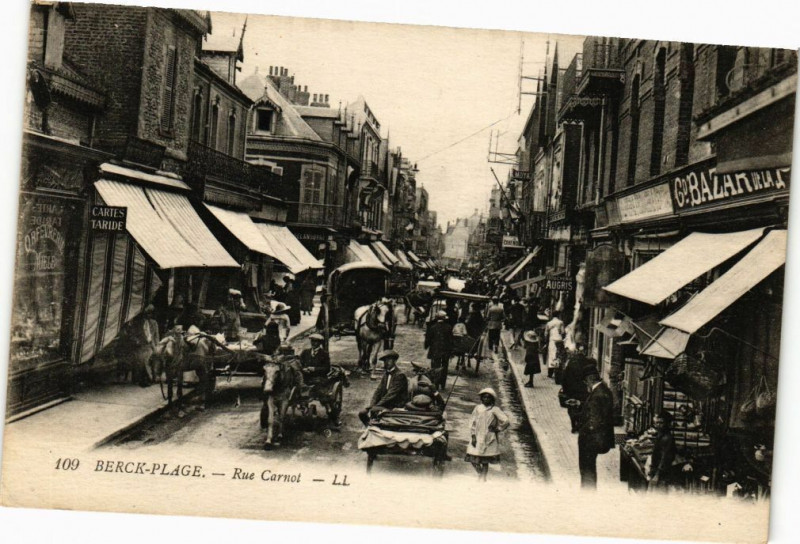 Carte postale ancienne Berck-Plage - Rue Carnot à Berck