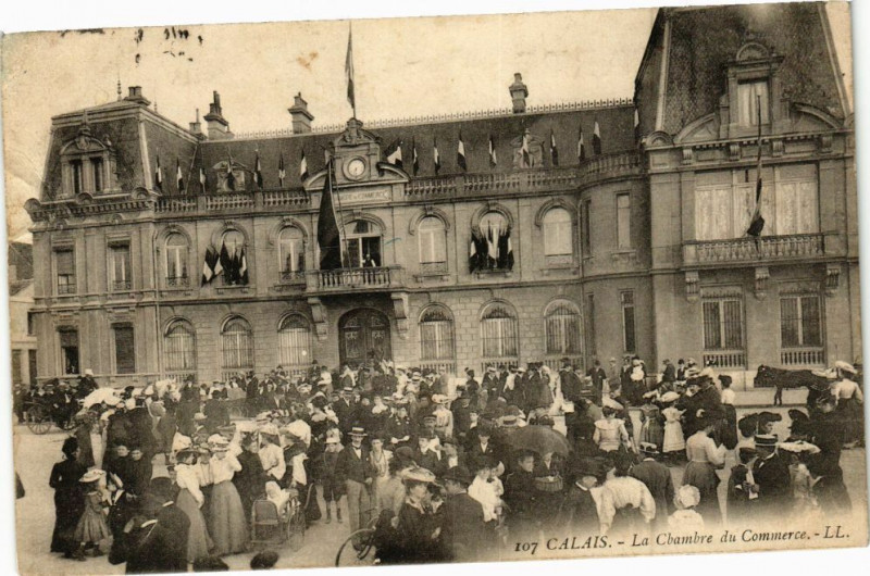 Carte postale ancienne Calais - La chambre du commerce à Calais