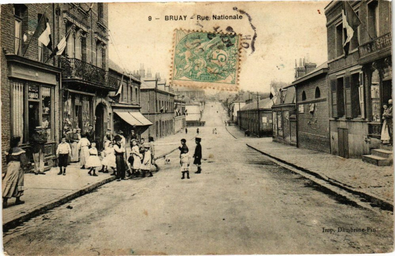 Carte postale ancienne Bruay - Rue nationale