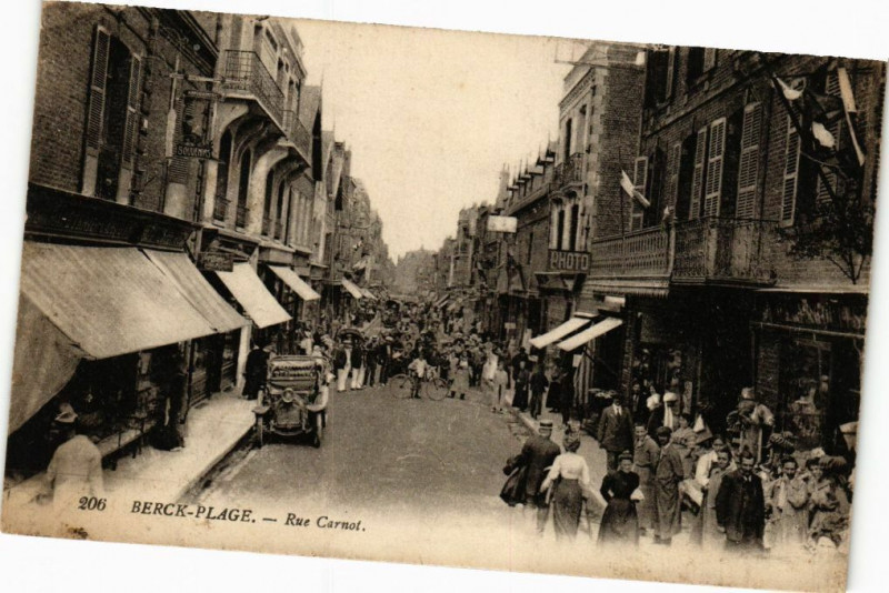 Carte postale ancienne Berck-Plage - Rue Carnot à Berck