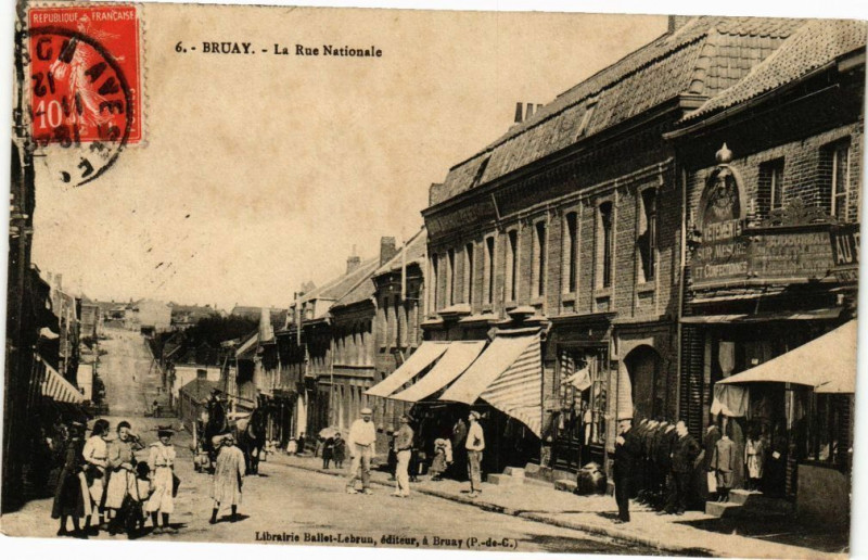 Carte postale ancienne Bruay - La Rue nationale