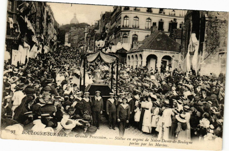 Carte postale ancienne Boulogne-sur-Mer - Grande procession à Boulogne-sur-Mer