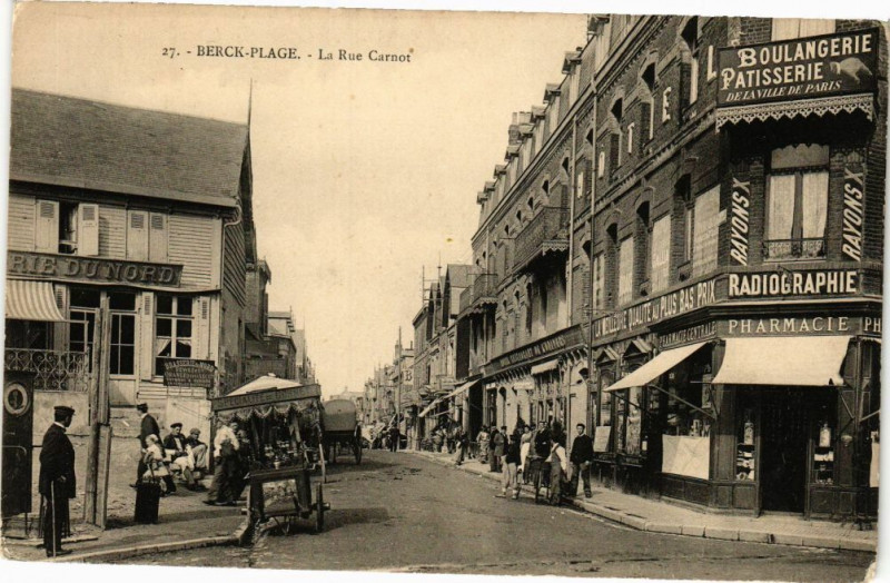 Carte postale ancienne Berck-Plage - La Rue Carnot à Berck