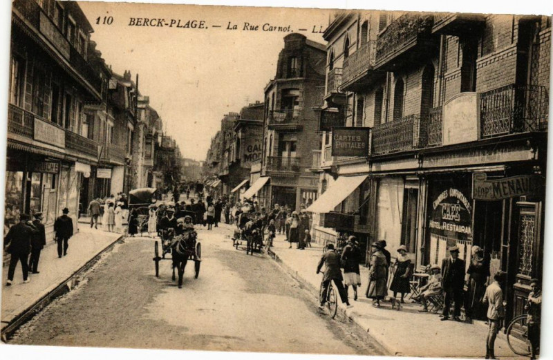 Carte postale ancienne Berck-Plage - La Rue Carnot à Berck