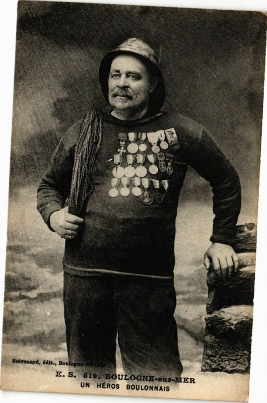 Carte postale ancienne Boulogne-sur-Mer - Un heros boulonnais à Boulogne-sur-Mer