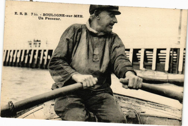 Carte postale ancienne Boulogne-sur-Mer - Un passeur à Boulogne-sur-Mer