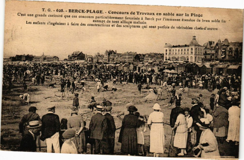 Carte postale ancienne Berck-Plage - Concours de Travaux en sable sur la Plage - C'est . à Berck