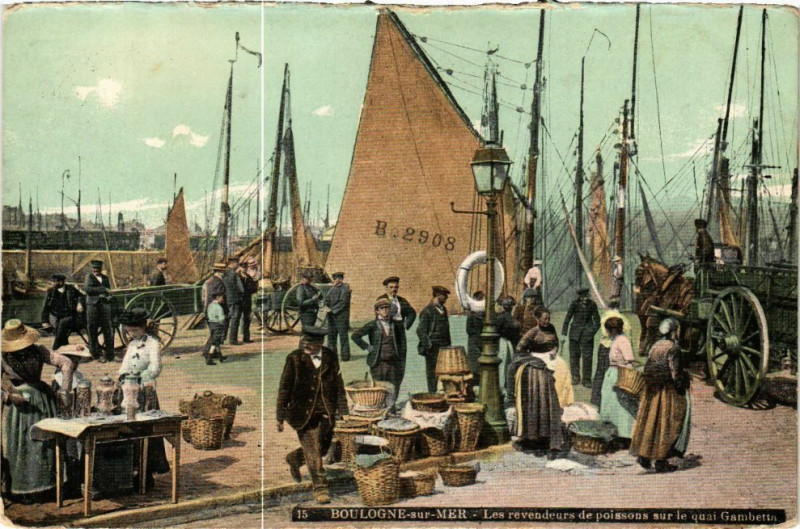 Carte postale ancienne Boulogne-sur-Mer - Les revendeurs de poissons sur à Boulogne-sur-Mer