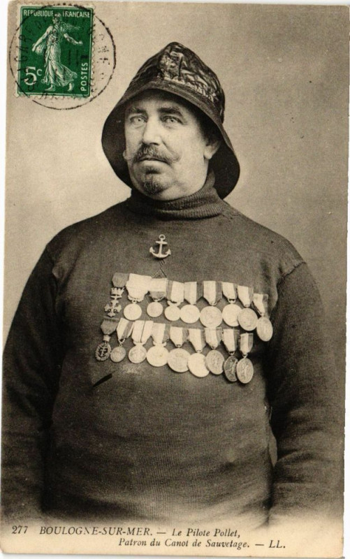 Carte postale ancienne Boulogne-sur-Mer - Le Pilote Pollet Patron du Canot de Sauvetage à Boulogne-sur-Mer