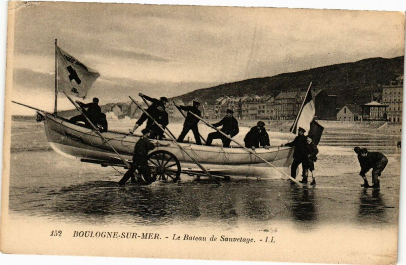 Carte postale ancienne Boulogne-sur-Mer - Le bateau de sauvetage à Boulogne-sur-Mer