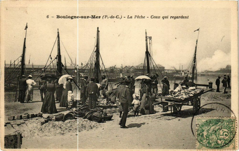 Carte postale ancienne Boulogne-sur-Mer - La peche - Ceaux qui regardent à Boulogne-sur-Mer