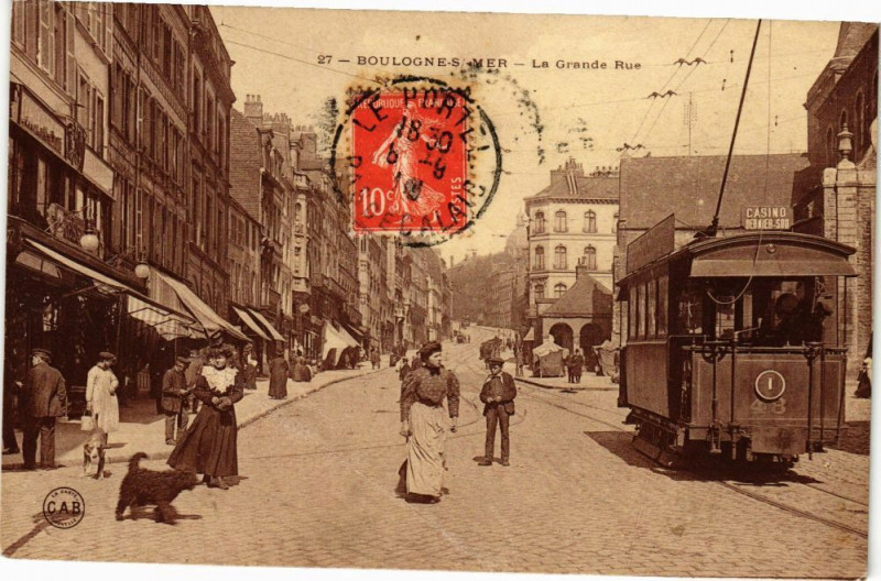 Carte postale ancienne Boulogne-sur-Mer - La grande rue à Boulogne-sur-Mer
