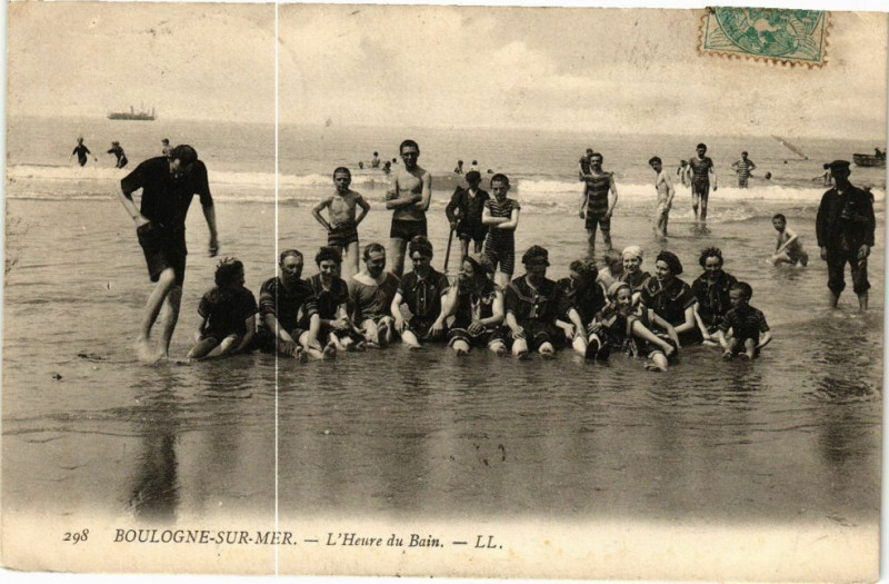 Carte postale ancienne Boulogne-sur-Mer - L'heure du bain à Boulogne-sur-Mer
