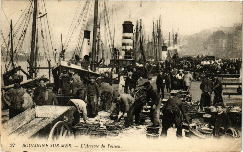 Carte postale ancienne Boulogne-sur-Mer - l'Arrive Du Poisson à Boulogne-sur-Mer