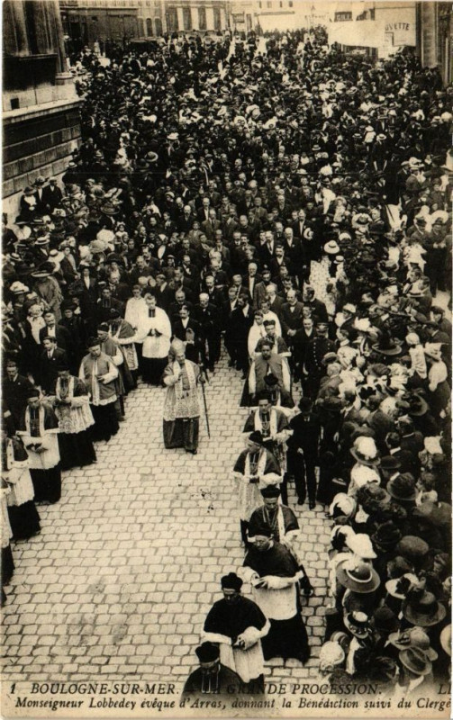 Carte postale ancienne Boulogne-sur-Mer - Grande procession à Boulogne-sur-Mer
