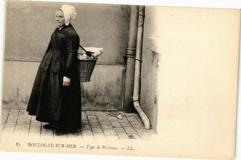 Carte postale ancienne Boulogne-sur-Mer - Type de pebeuse à Boulogne-sur-Mer