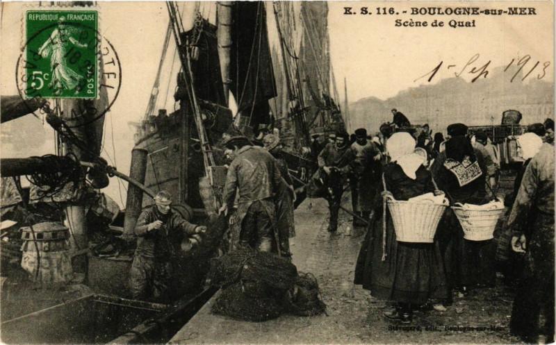 Carte postale ancienne Boulogne-sur-Mer - Scene de quai à Boulogne-sur-Mer