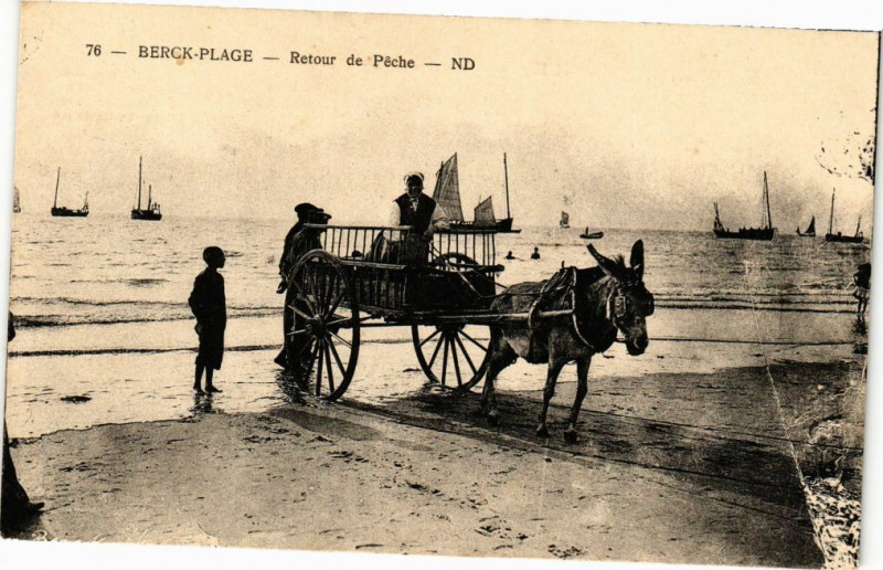 Carte postale ancienne Berck-Plage - Retour de Péche à Berck