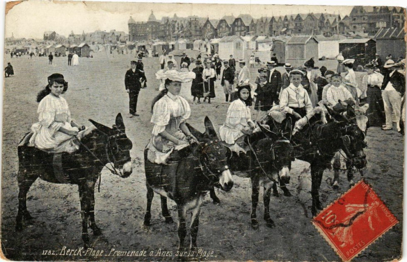 Carte postale ancienne Berck-Plage - Promenade a Anes sur la Plage à Berck