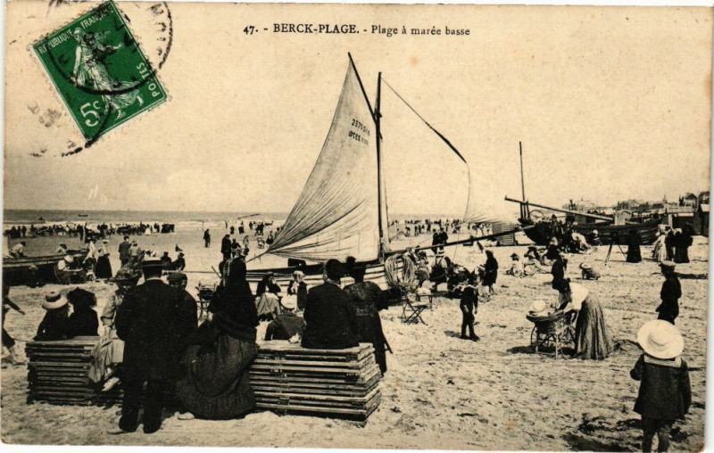 Carte postale ancienne Berck-Plage - Plage a marée basse à Berck