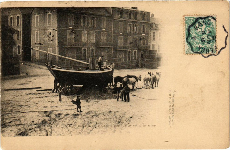 Carte postale ancienne Berck-Plage - Place vue vers la mer à Berck