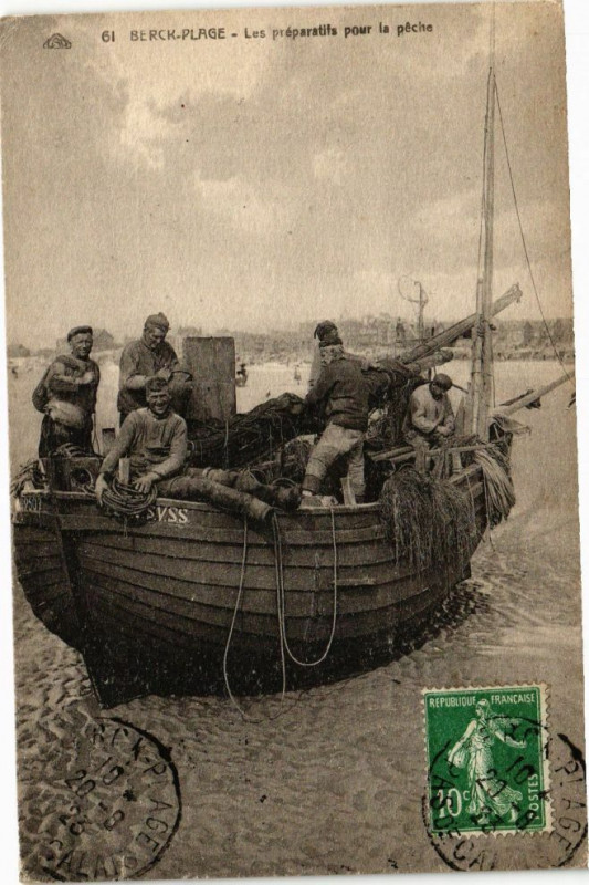 Carte postale ancienne Berck-Plage - Les préparatife pour la péche à Berck