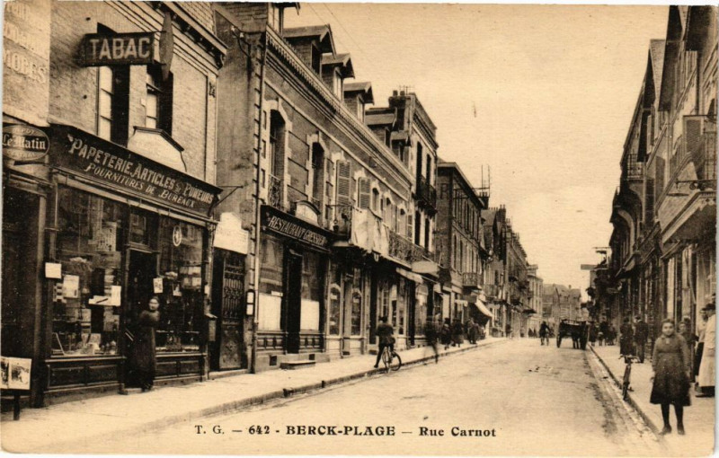Carte postale ancienne Berck-Plage - Rue Carnot à Berck