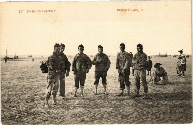 Carte postale ancienne Berck-Plage le . Pécheurs Berck ois à Berck