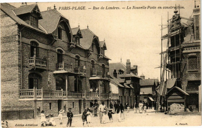 Carte postale ancienne Paris-Plage - Rue de Londres - La Nouvelle Poste en constuction