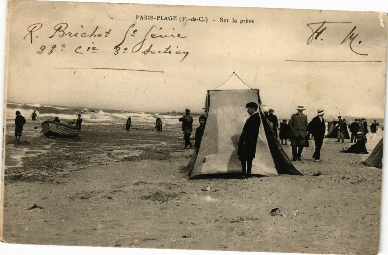 Carte postale ancienne Paris-Plage - Sur la gréve