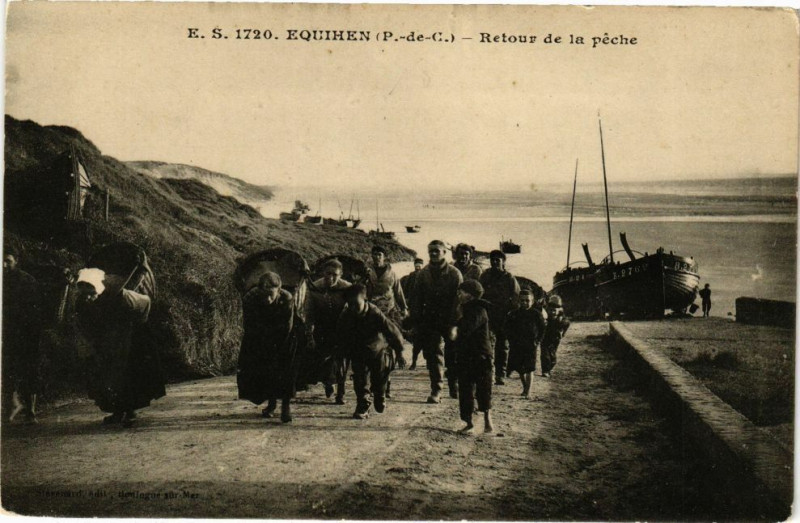 Carte postale ancienne Equihen - Retour de la péche
