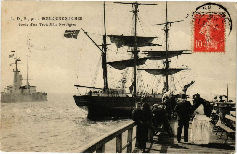 Carte postale ancienne Boulogne-sur-Mer - Sortie d'un Trois-Mats Norvégien à Boulogne-sur-Mer