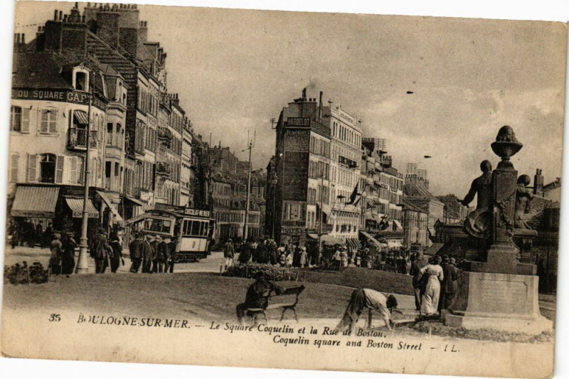 Carte postale ancienne Boulogne-sur-Mer - La Square Coquelin et la Rue de Boston à Boulogne-sur-Mer