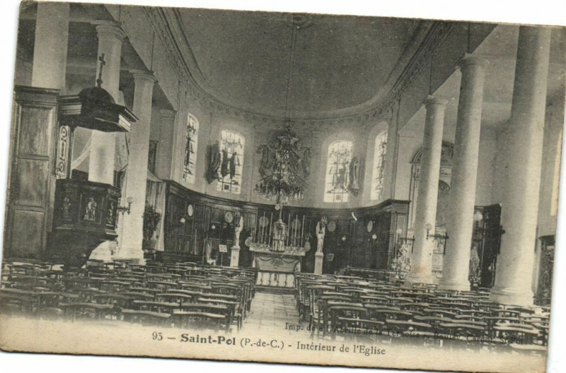 Carte postale ancienne Saint-Pol Intérieur de l'Eglise